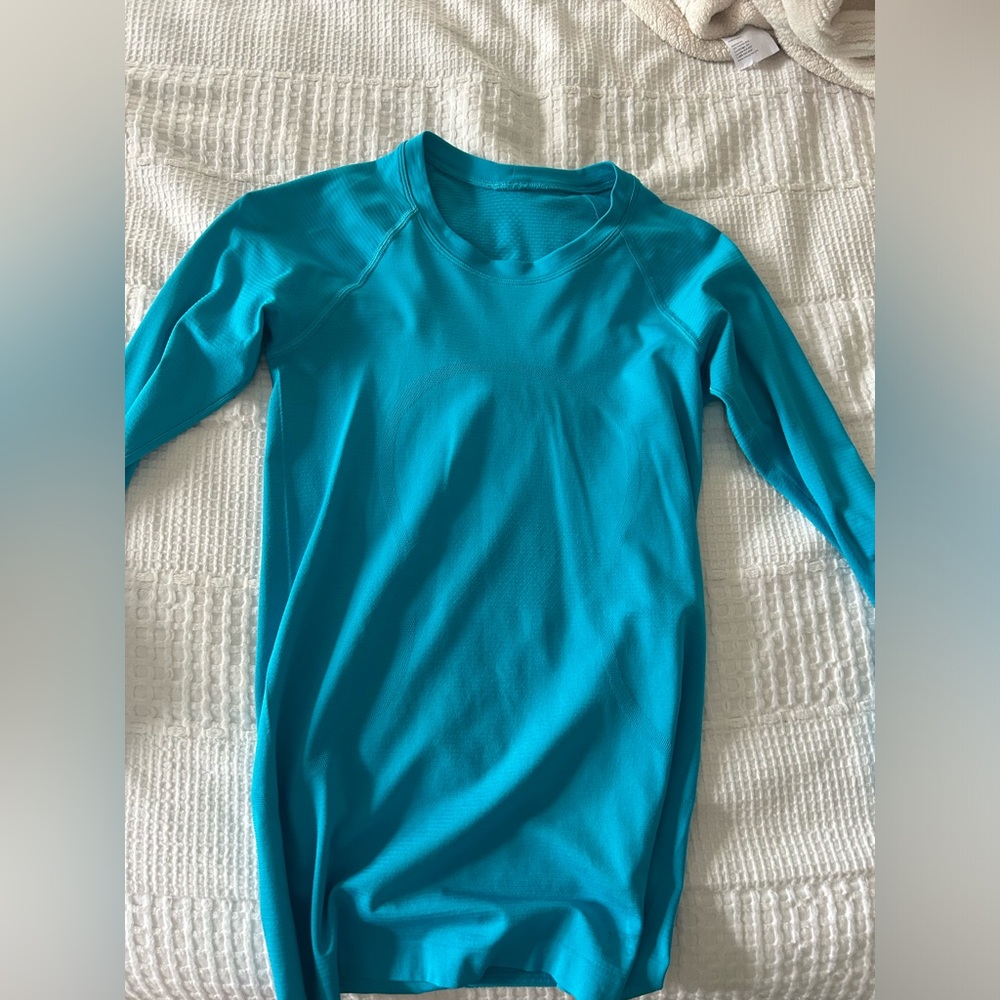 Lulu Lemon Blue Long sleeved swiftly tech